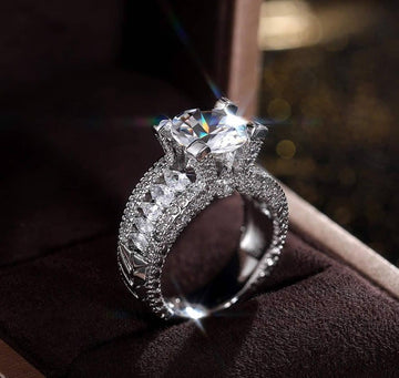 Stunning Cathedral Ring – A Blend of Tradition & Grace